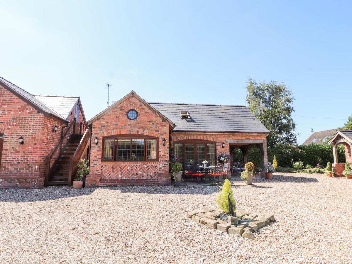 Honeysuckle Farmhouse Tarporley Exterior photo