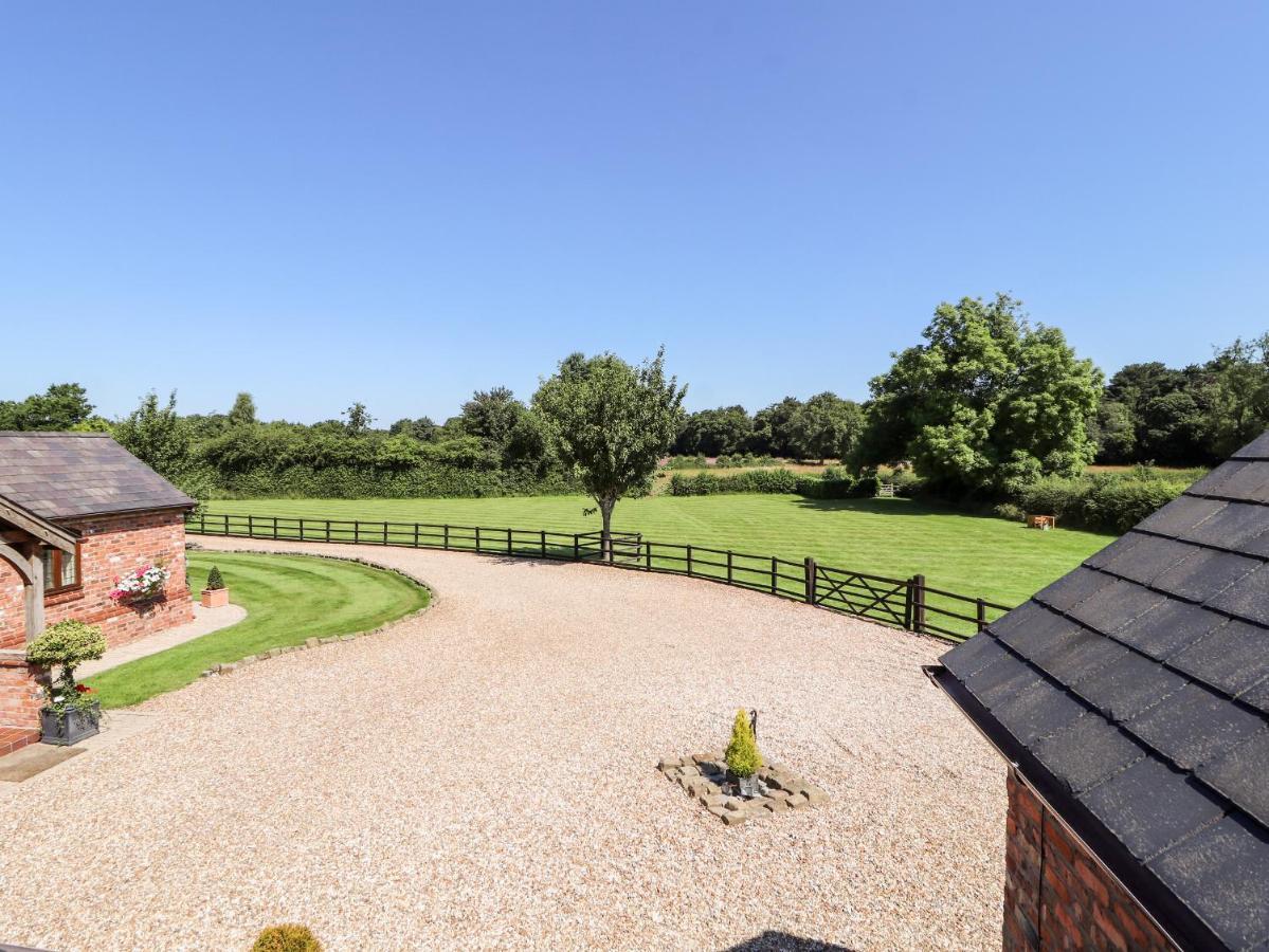 Honeysuckle Farmhouse Tarporley Exterior photo